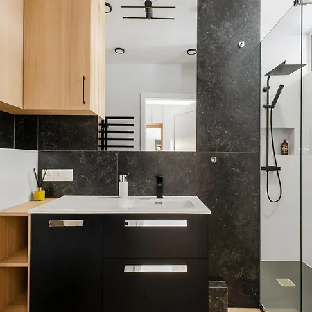 Centrum Obok Manufaktura Piotrkowska Dostep Na Kod Łódź