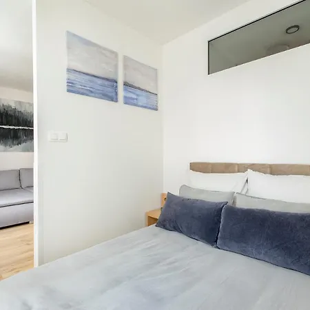 Centrum Obok Manufaktura Piotrkowska Dostep Na Kod Łódź